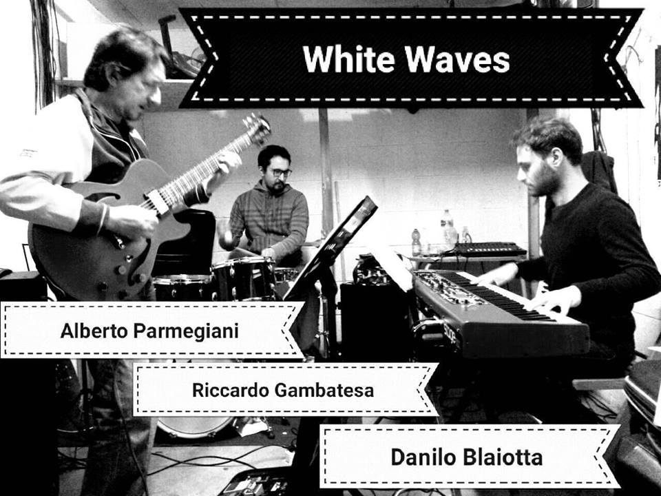 White Waves trio live @Cibo per la mente - Caffè letterario - Taranto